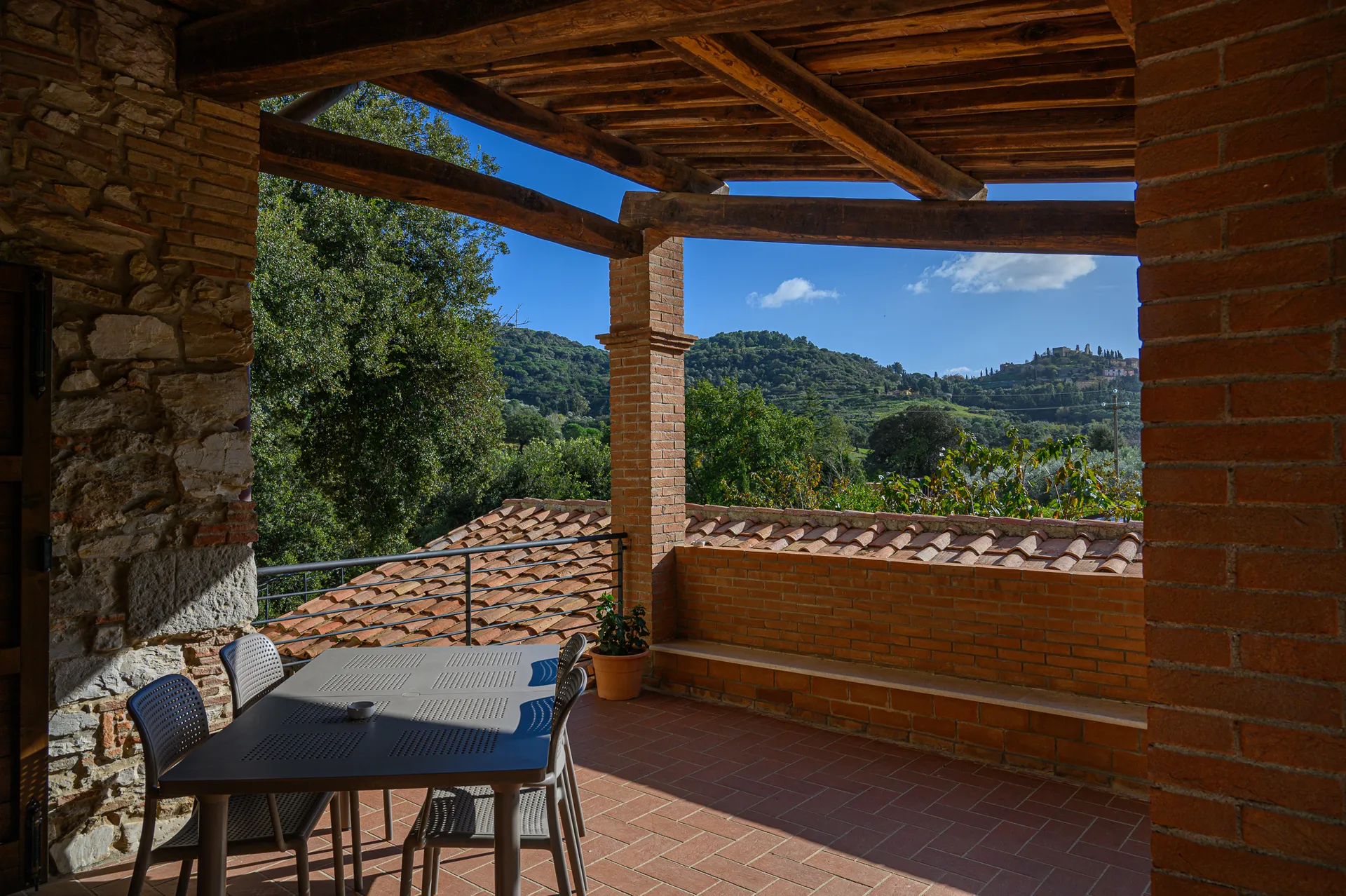 Outdoor space — Mughetto