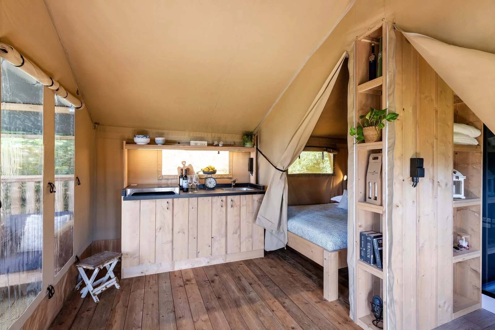 Safari Lodge Plus